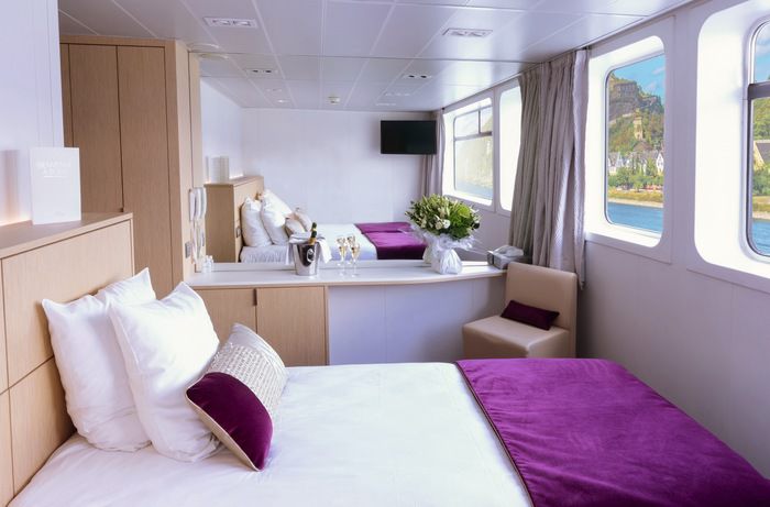 Main Deck 2 Adjustable Twin Beds CAT. C